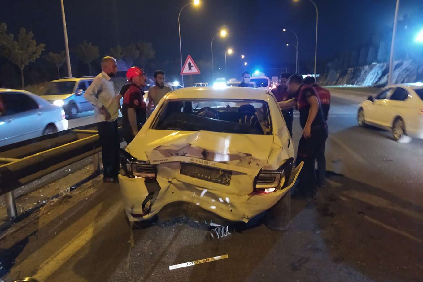 Şanlıurfa'da 5 aracın karıştığı zincirleme kazada 2 kişi yaralandı